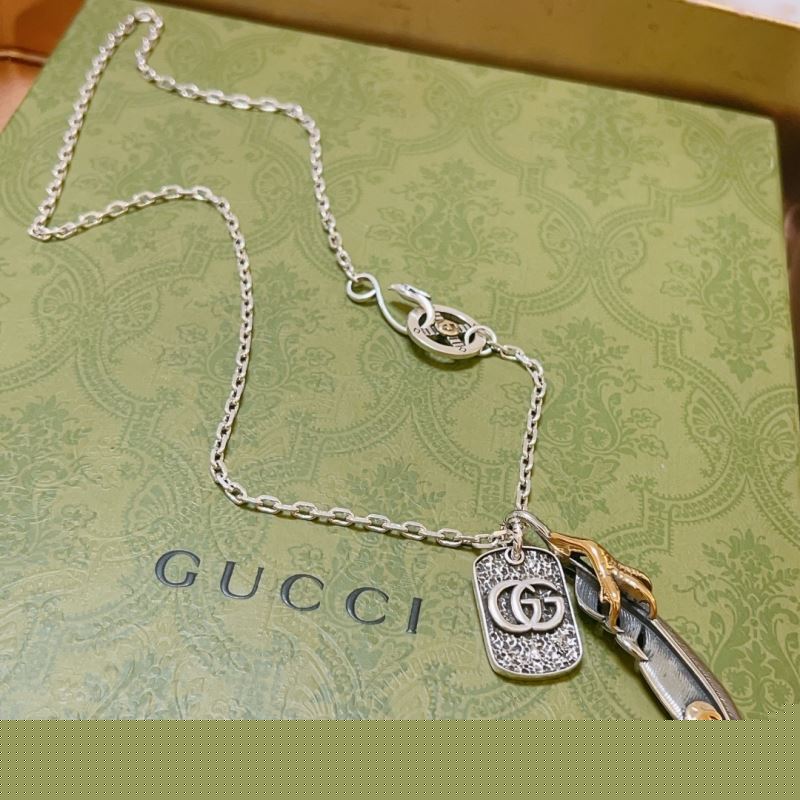 G*u*i necklaces